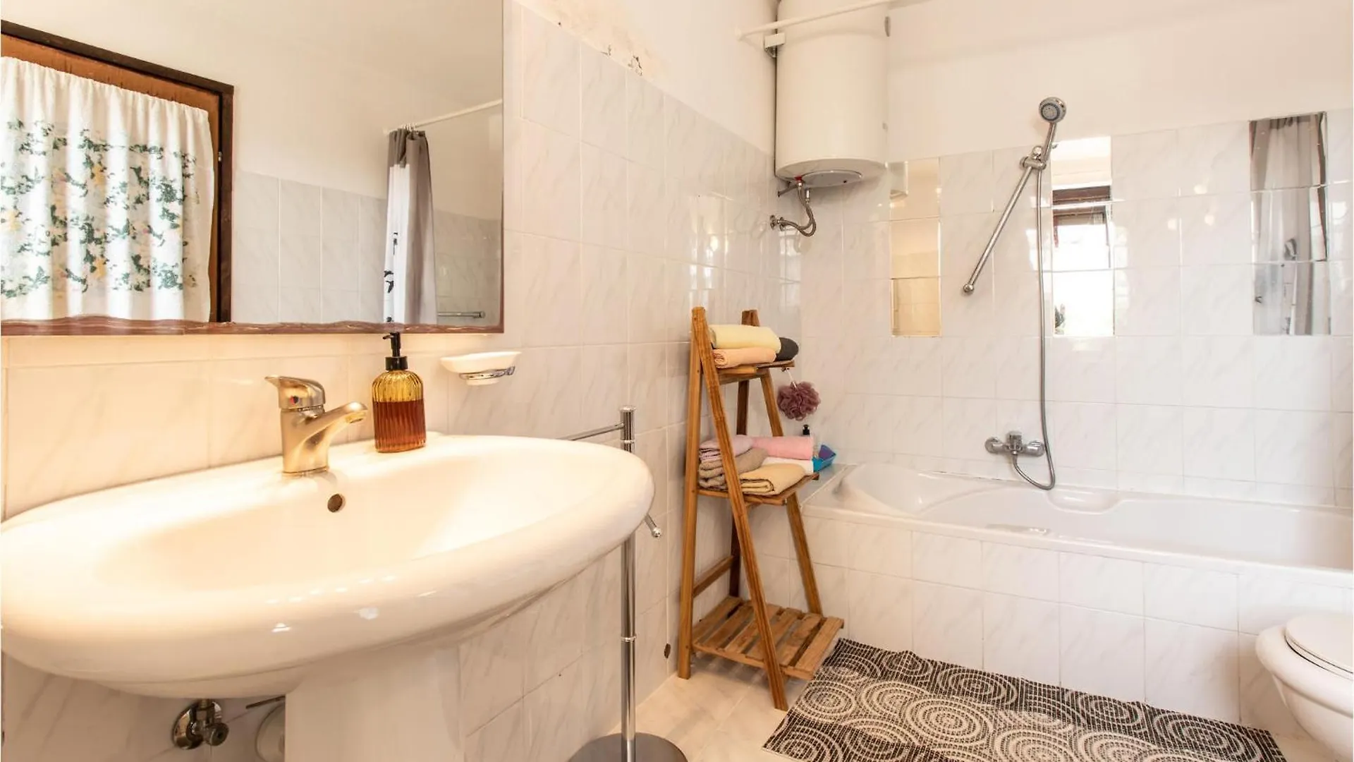 5 Bedroom Gorgeous Home In Maslenica - Jasenice 0*,