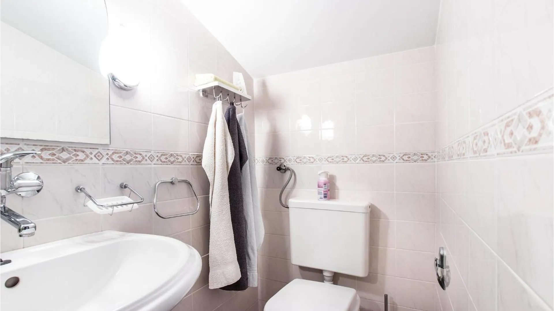 5 Bedroom Gorgeous Home In Maslenica - Jasenice Holiday home
